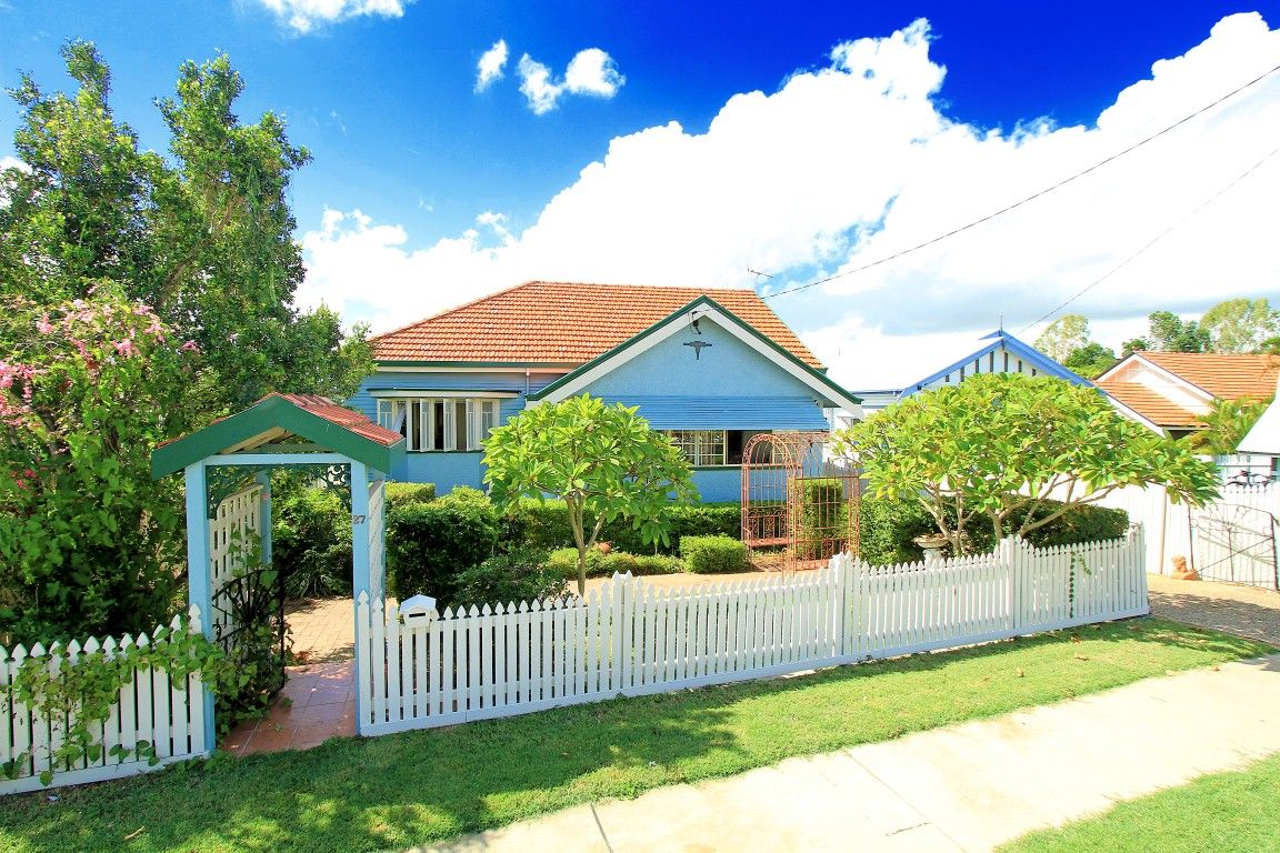 27 Agnes Street, The Range QLD 4700