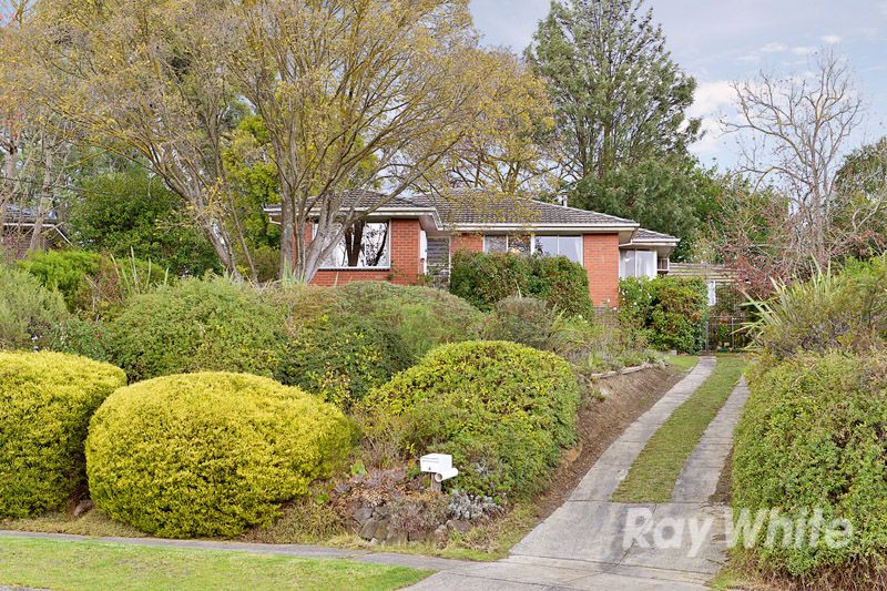 4 Greenslopes Drive, Mooroolbark, VIC 3138