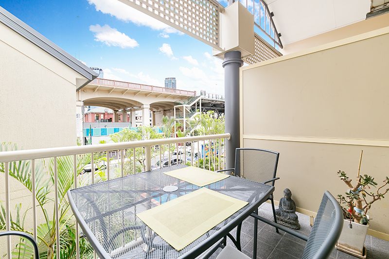85 Deakin Street, Kangaroo Point QLD 4169