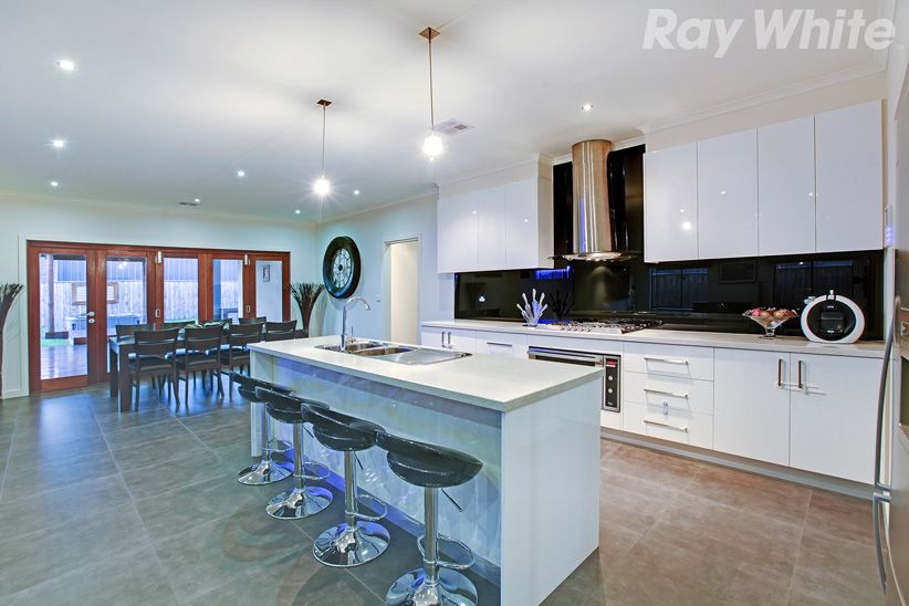 8 Woodstock Drive, Doreen, VIC 3754