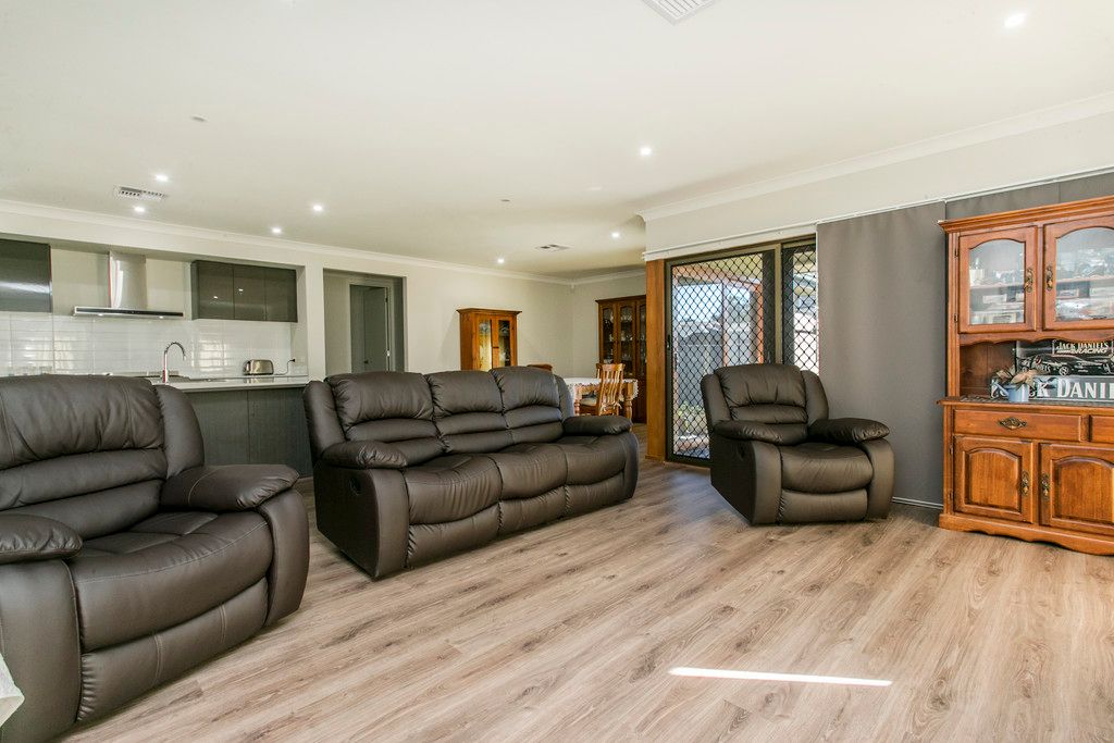 42 Tengala Drive, JORDAN SPRINGS, NSW 2747