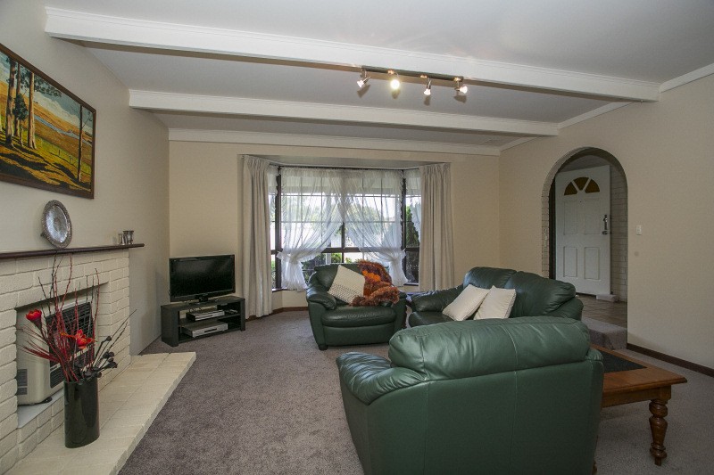 6 Ind Street, Lesmurdie, WA 6076