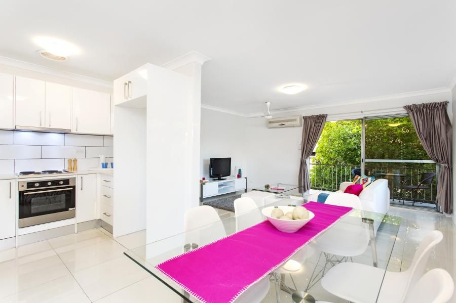 16 Kitchener Street, Coorparoo QLD 4151