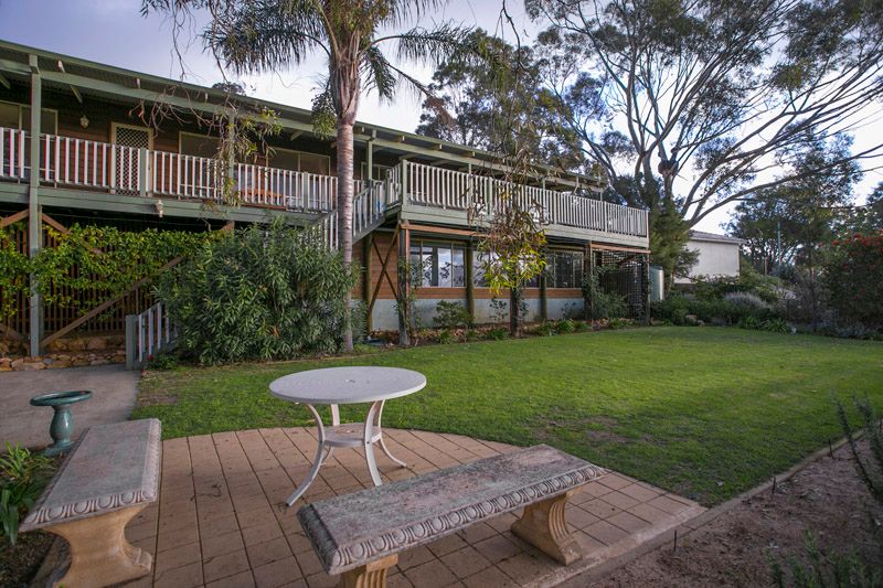 15 Carramar Drive, KALAMUNDA, WA 6076