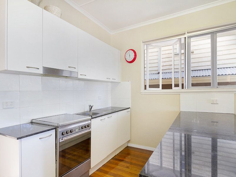 27 Lancelot Street, Tennyson, QLD 4105