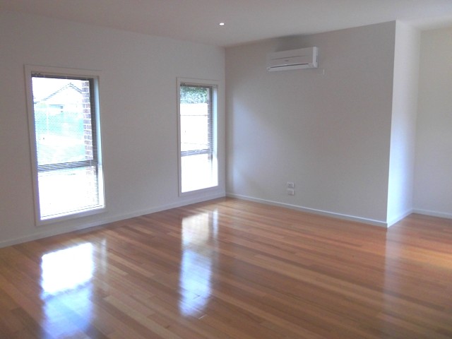 1/8A Henty Street, Reservoir, VIC 3073