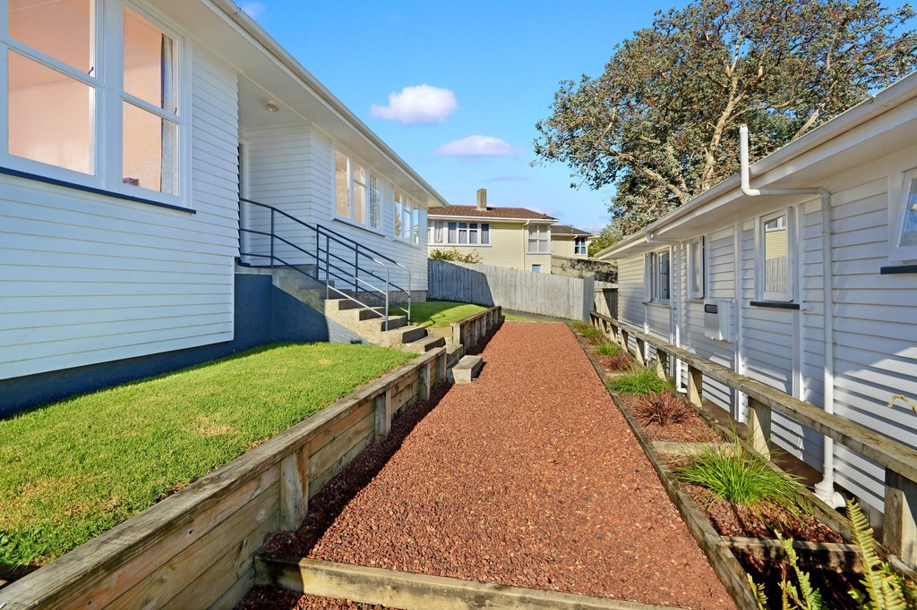 11 and 11A Gemini Place, Beach Haven, North Shore City