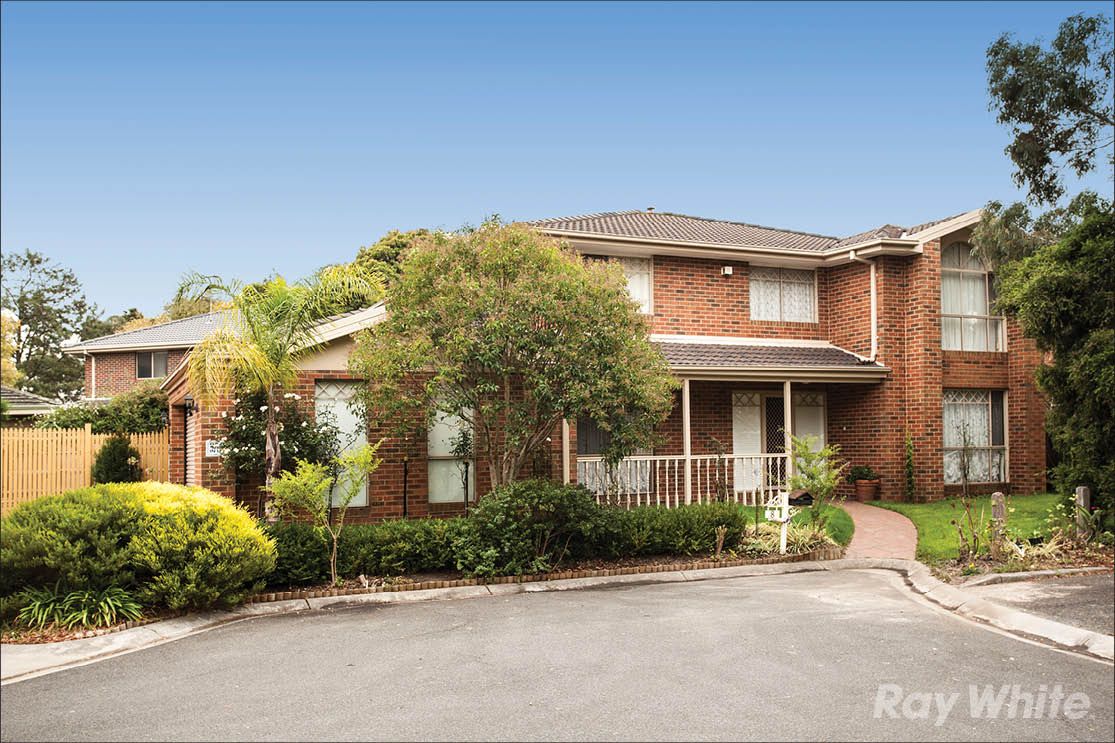 8 Peartree Way, Glen Waverley VIC 3150