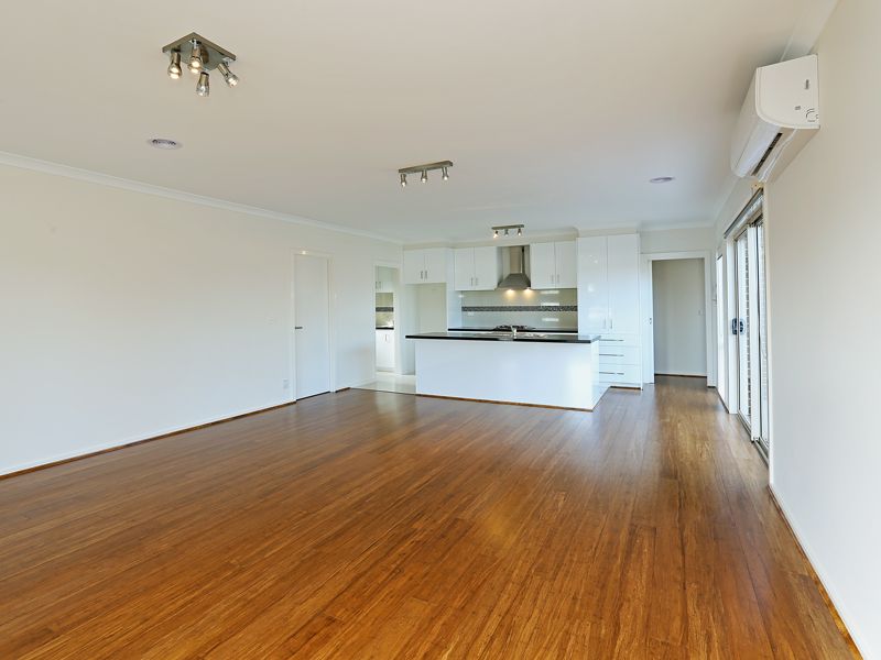 1/2 Hamilton Court, Breakwater, VIC 3219