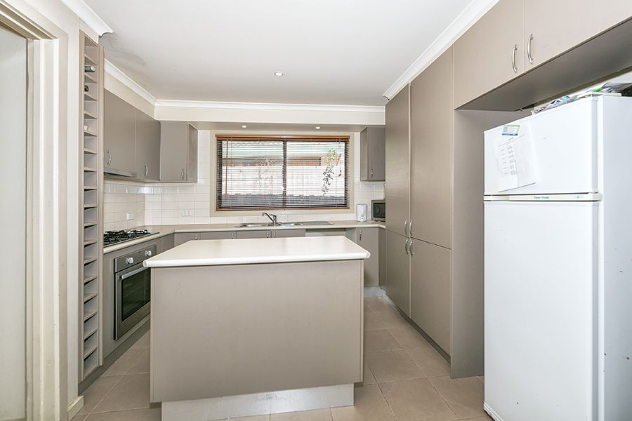4 Argyll Circuit, MELTON WEST, VIC 3337