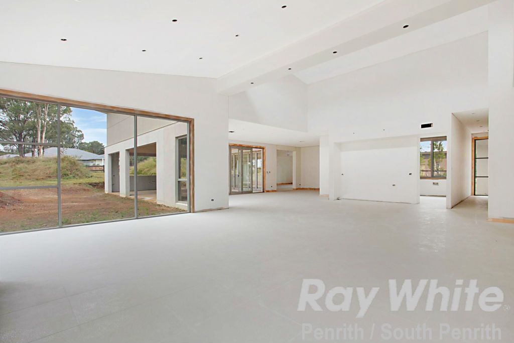 13 Twin Creeks Drive, Luddenham, NSW 2745
