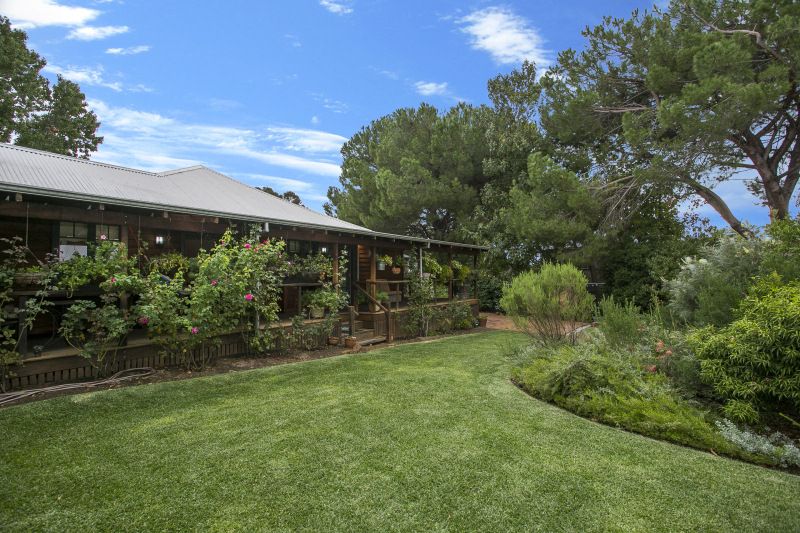 48 Lyndhurst Road, Kalamunda, WA 6076