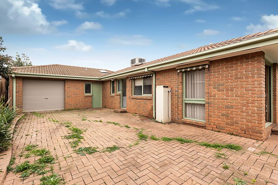 18 Endeavour Place, MELTON WEST, VIC 3337