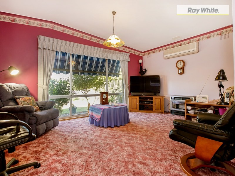 198 Ninth Avenue, Rosebud, VIC 3939