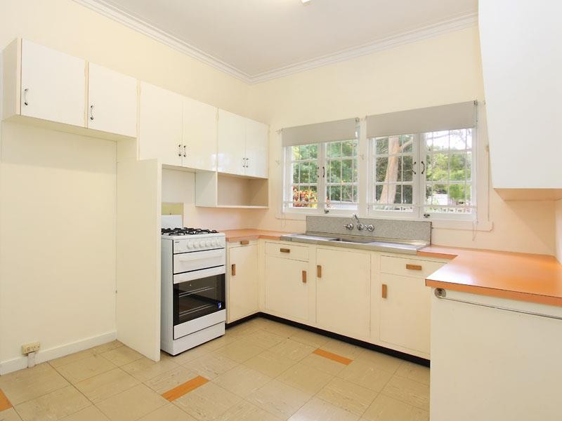 8 Stewart Street, Holland Park, QLD 4121