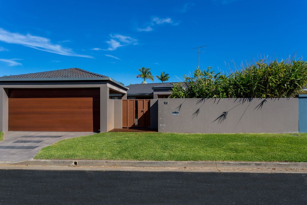 12 Lambros Drive, Benowa, QLD 4217