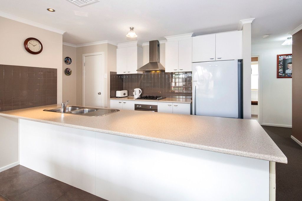 9 Namron Court, Miners Rest, VIC 3352