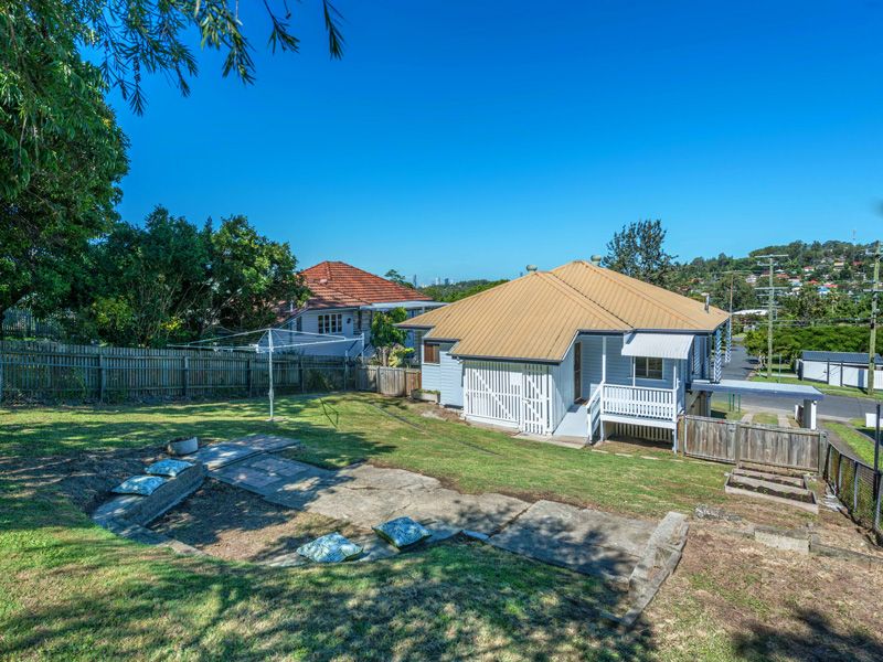 27 Armfield Street, Stafford, QLD 4053