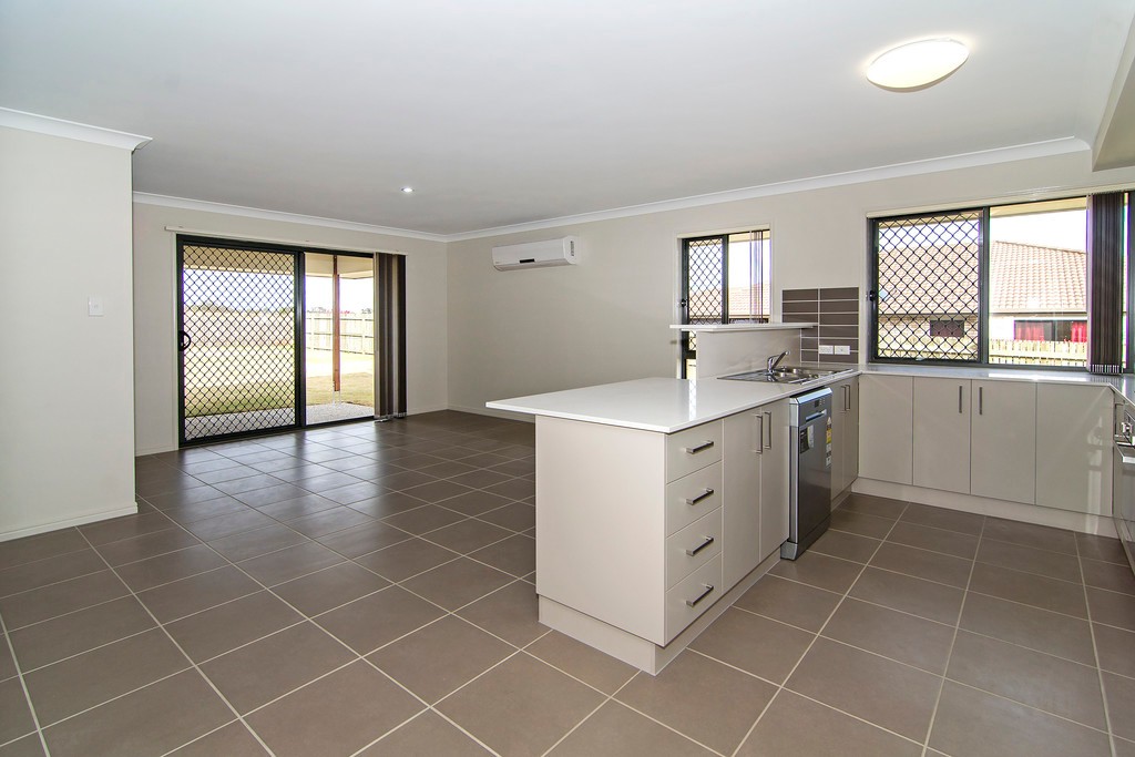 17 Goshawk Drive, Highfields, QLD 4352