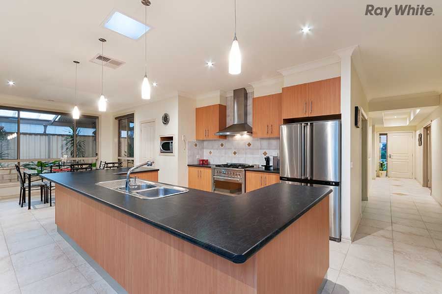 6 Grenadier Grove, Hillside, VIC 3037