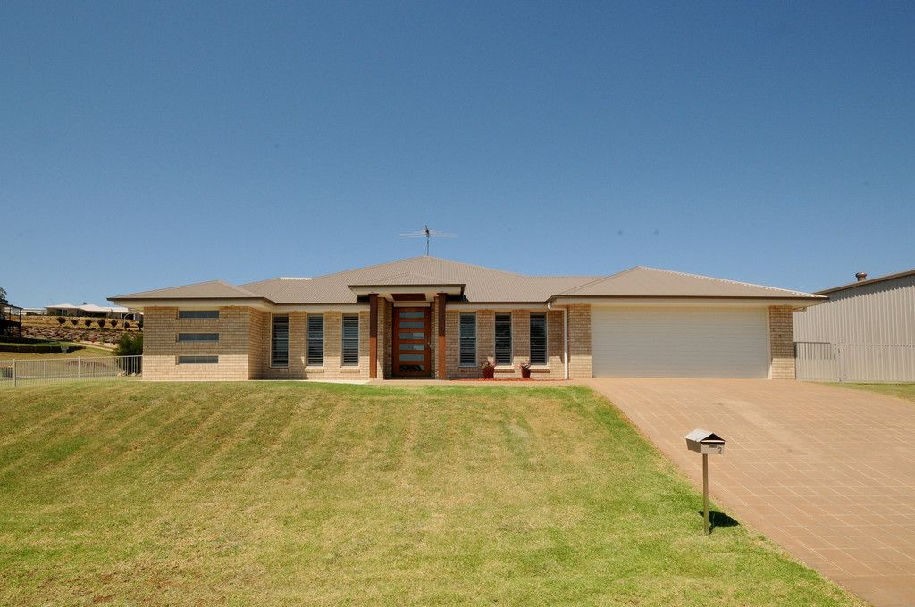 2 Wedgetail Drive, Highfields QLD 4352