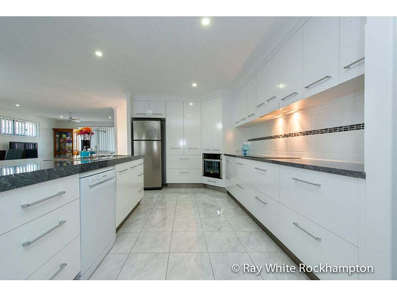 12 Mistletoe Avenue, NORMAN GARDENS, QLD 4701