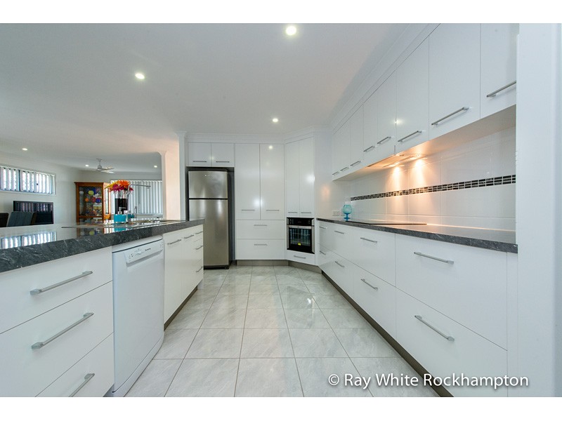 12 Mistletoe Avenue, NORMAN GARDENS, QLD 4701