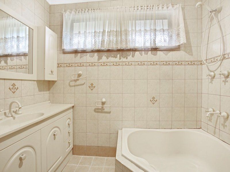 40 Raymond Avenue, Campbelltown, NSW 2560