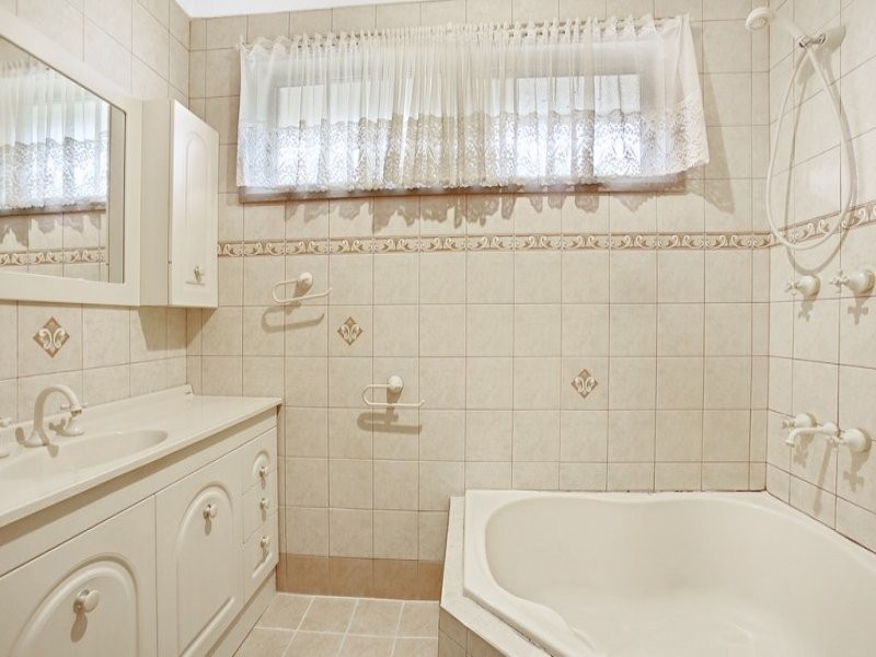 40 Raymond Avenue, Campbelltown, NSW 2560