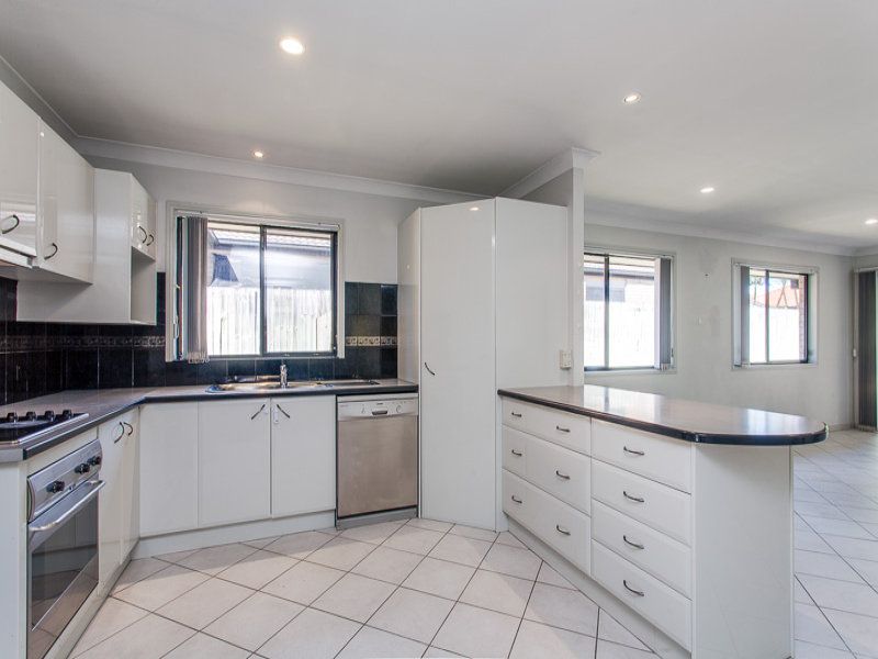9 Hyde Place, Forest Lake, QLD 4078