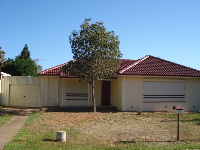 8 Robins Street, Elizabeth Downs SA 5113
