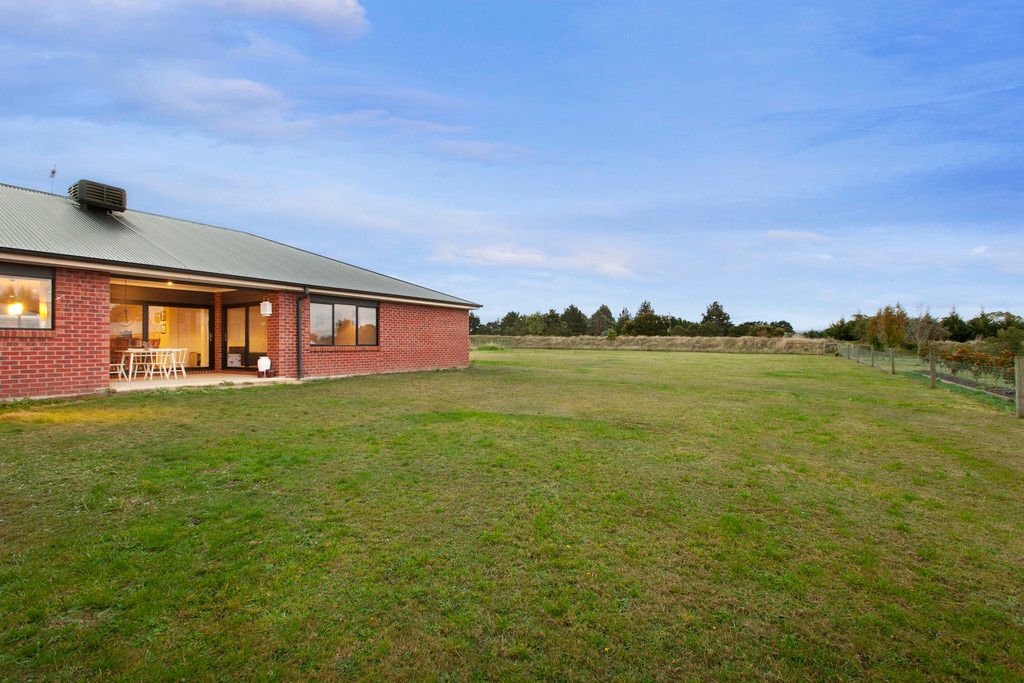 16 Lyon Place, Ballan, VIC 3342