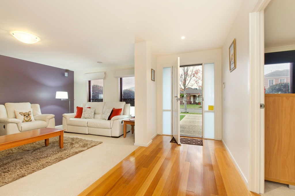 31 St Helens Avenue, Lake Gardens, VIC 3355
