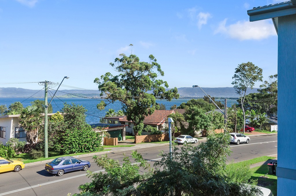312 Northcliffe Drive, Lake Heights, NSW 2502
