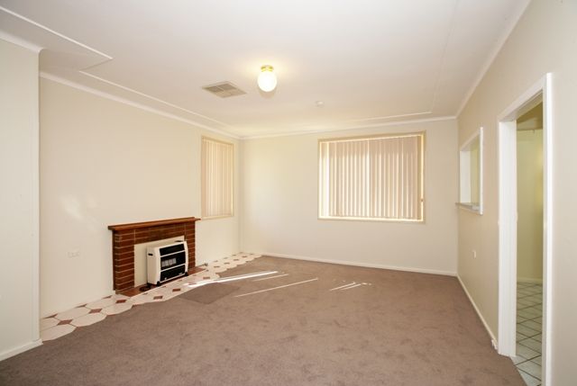 49 Phillip Avenue, MOUNT AUSTIN, NSW 2650