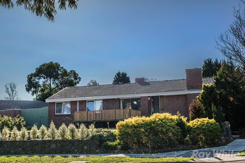 8 Bridgewater Way, Rowville VIC 3178