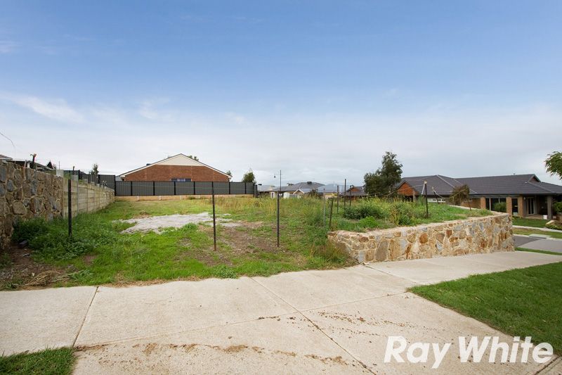 10 Waterside Drive, PAKENHAM, VIC 3810