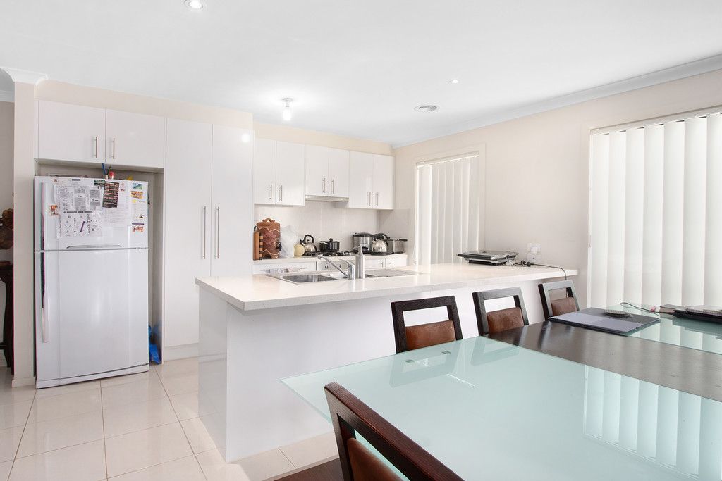 3 Bowyer Avenue, Cranbourne East, VIC 3977