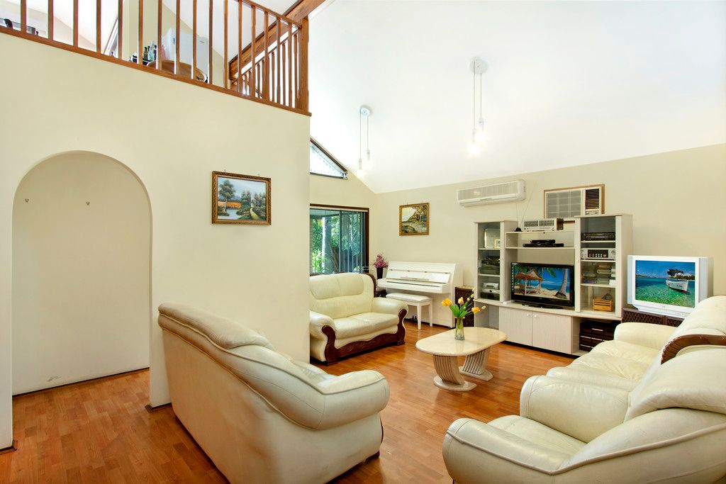 1 Santa Place, Bossley Park, NSW 2176