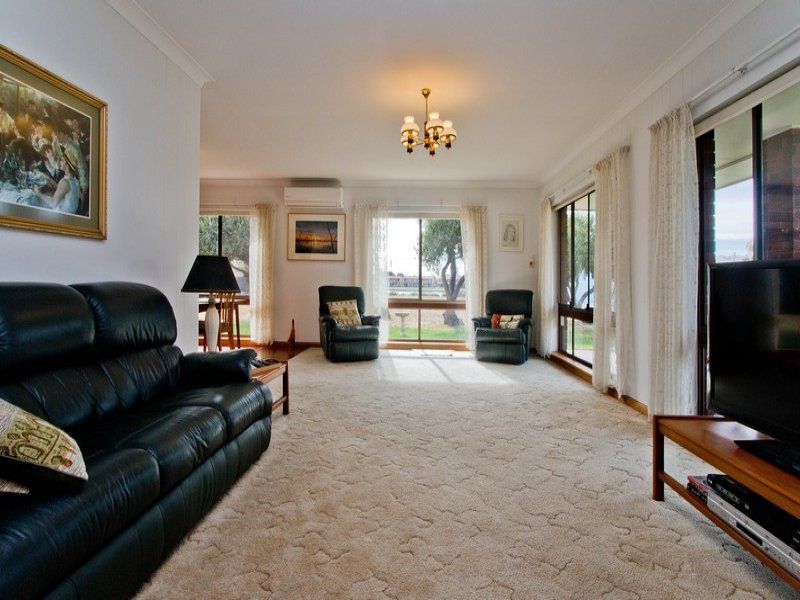 18 Bluelake Court, West Lakes, SA 5021
