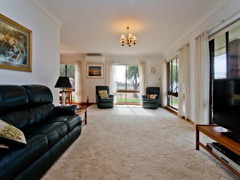 18 Bluelake Court, West Lakes, SA 5021