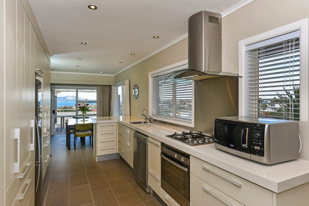 47 Parr Terrace, Castor Bay, North Shore City