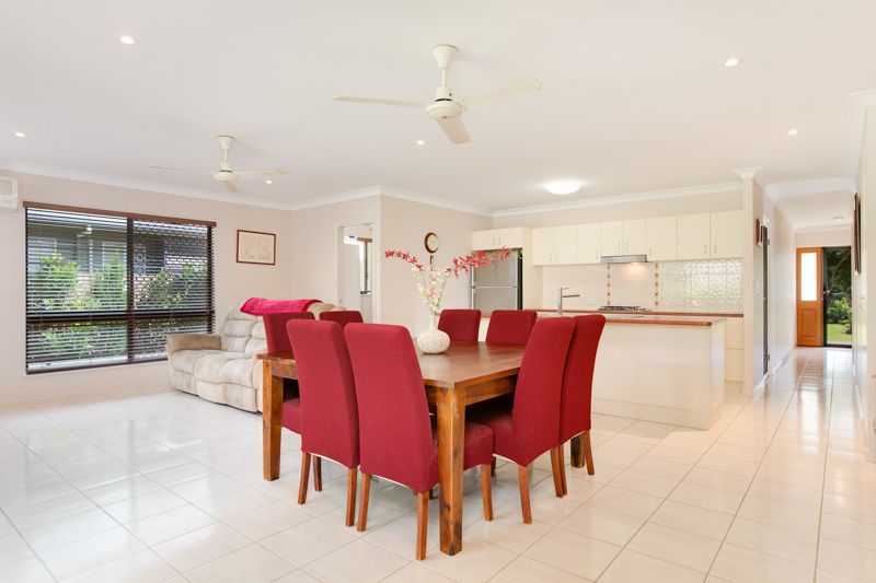 8 Bromell Close, Redlynch QLD 4870