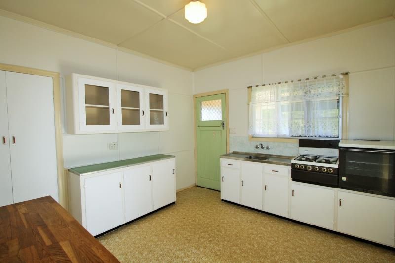 11 Smith Street, Holland Park, QLD 4121