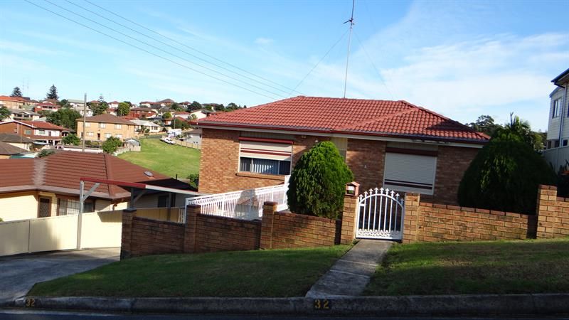 32 Mirrabooka Road, Lake Heights, NSW 2502