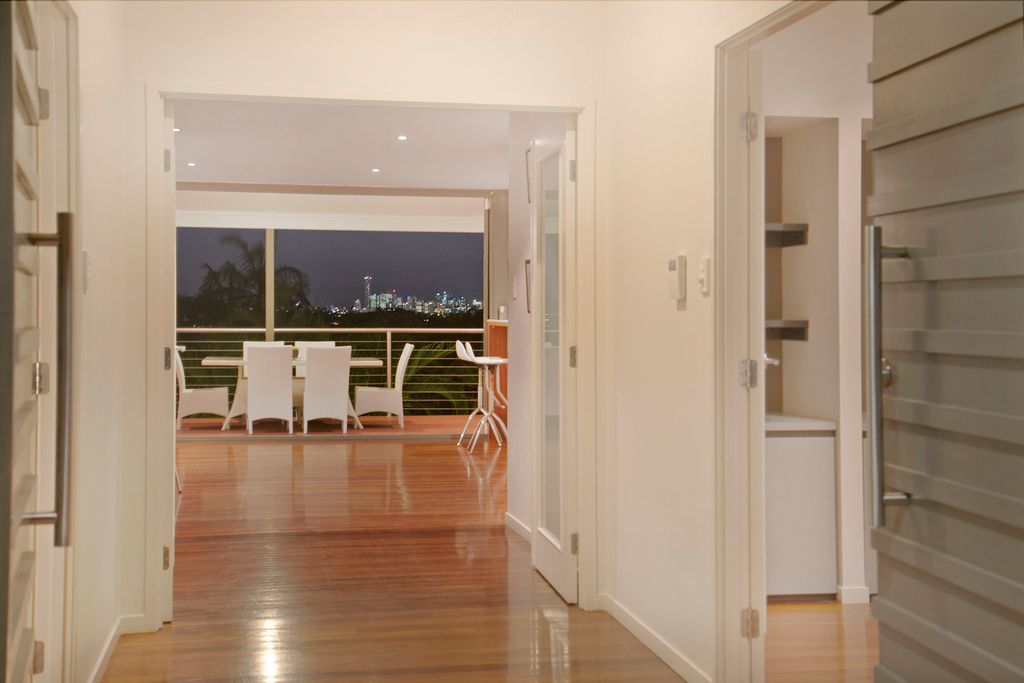 10 Dagmar Street, Holland Park West, QLD 4121