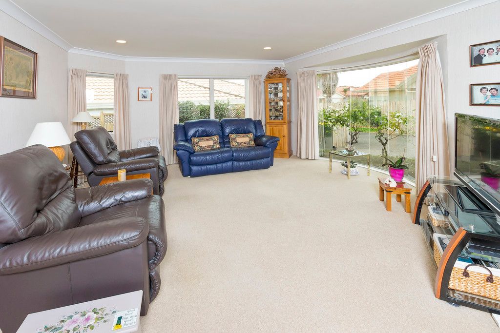 2/3 Caldbeck Rise, Northpark, Manukau City