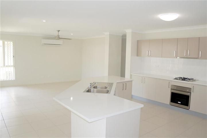 11 Bellbird Circuit, Kirkwood, QLD 4680