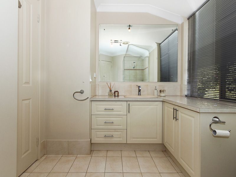 2 Stewart Court, Kallaroo, WA 6025
