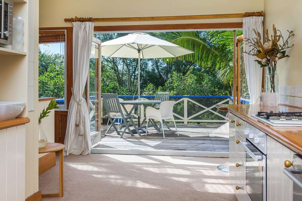 16 Laurie Avenue photo 2